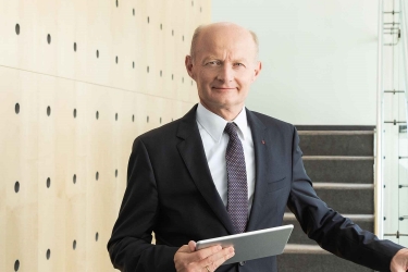 Oberbank Generaldirektor Dr. Gasselsberger