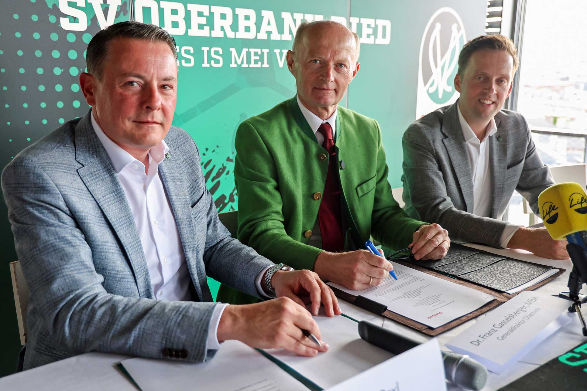SVR-Vorstandsmitglied Roland Daxl, Oberbank-Generaldirektor Dr. Franz Gasselsberger, MBA, und SVR-Präsident Thomas Gahleitner